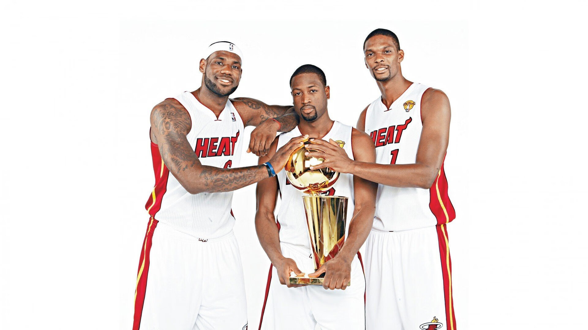 多米-亚洲杯季后赛激情夜！武大靖里突外投，武汉三镇险胜皇家马德里